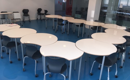 COLEGIO BRITÁNICO: funcionalidad, color, alegría y versatilidad