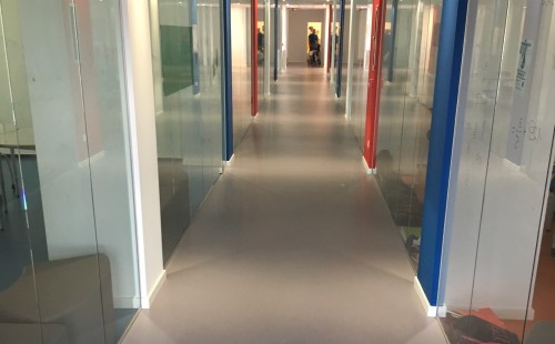 COLEGIO BRITÁNICO: funcionalidad, color, alegría y versatilidad