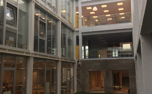 COLEGIO BRITÁNICO: funcionalidad, color, alegría y versatilidad